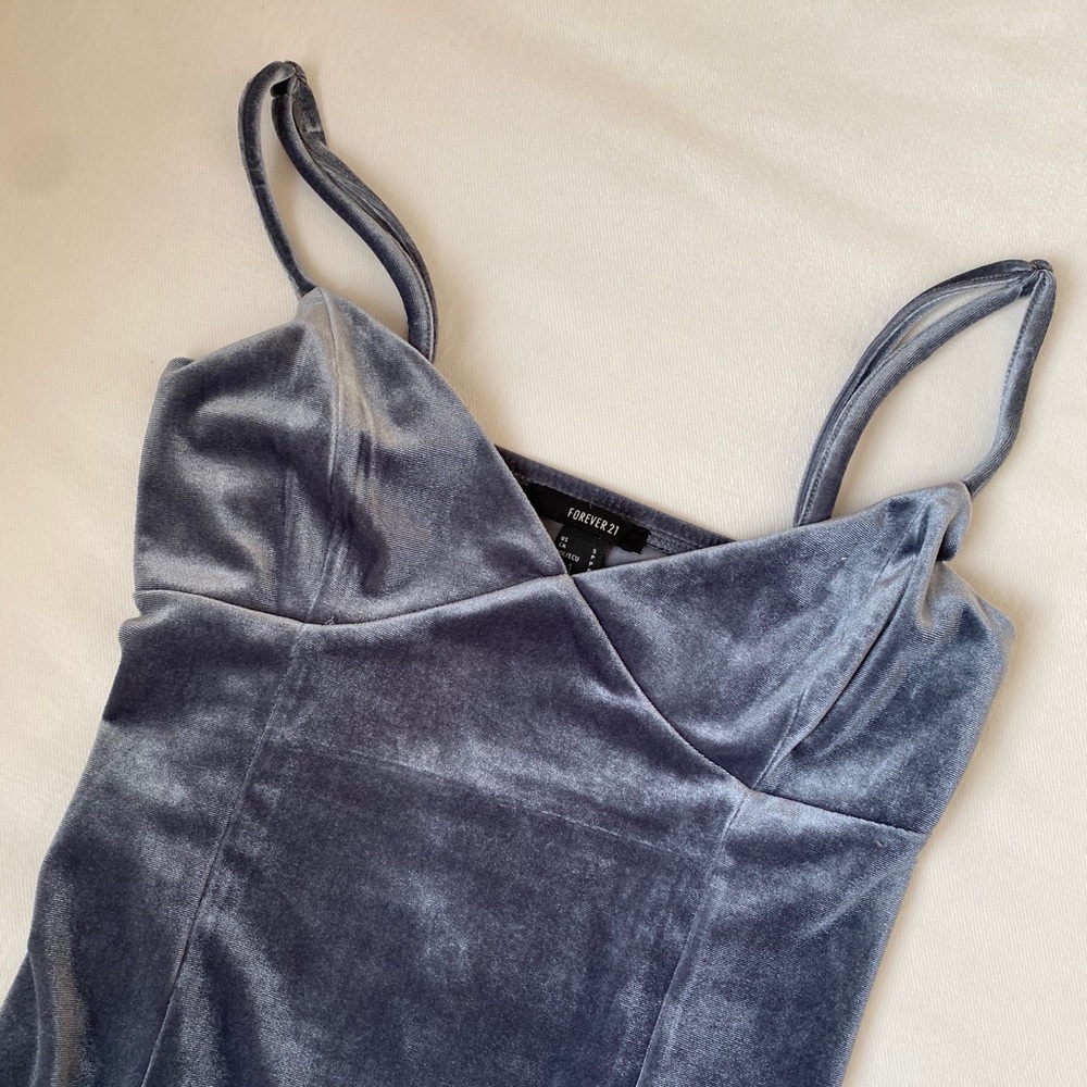 Blue velvet midi dress with leg slit